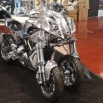 Zmodyfikowana przez Game Over Cycles Yamaha Niken "Najbardziej szalonym motocyklem" na Custombike-Show 2019 3