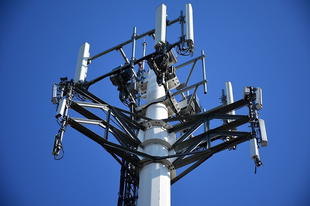 Plus uruchamia w 7 miastach komercyjną sieć 5G na częstotliwości 2,6 GHz TDD