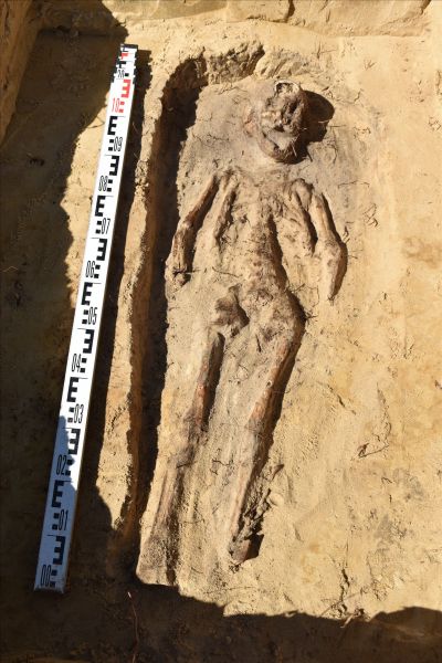 S19 Podgórze-Kamień: Podczas prac archeologicznych odkryto 115 grobów szkieletowych 1