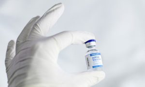 pfizer astra zeneca szczepionka skuteczność jak długo