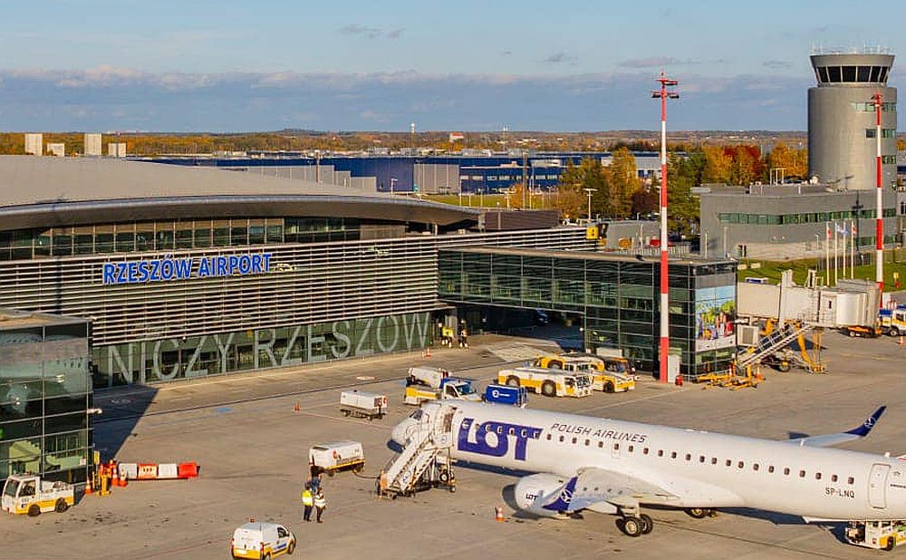 Lotnisko w Jasionce rekrutuje – praca od marca, pełny etat