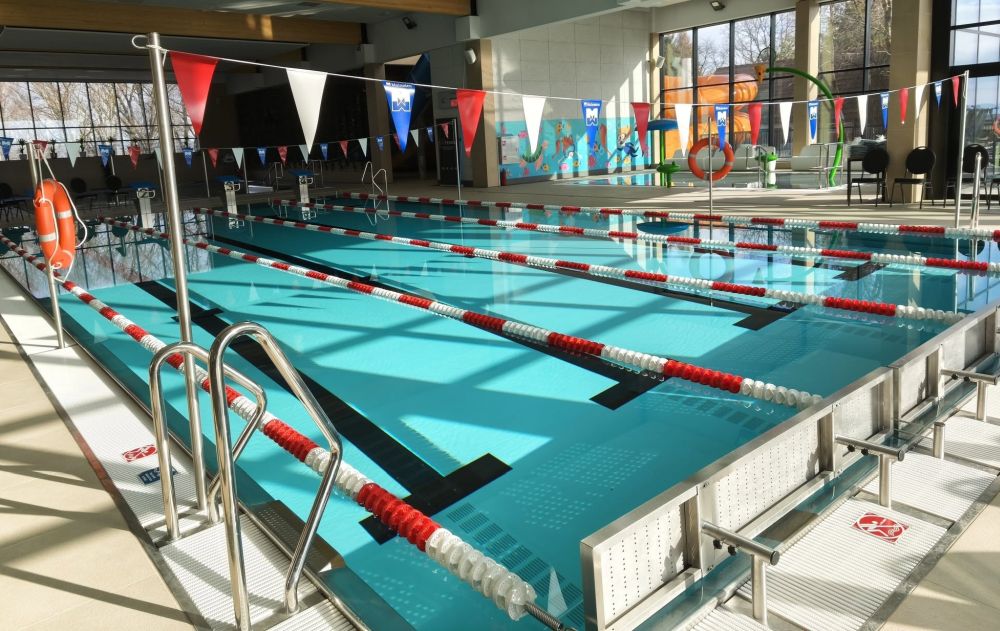 Nowy Park Wodny we Fredropolu otwarty – basen z ruchomym dnem, zjeżdżalnie i strefa saun