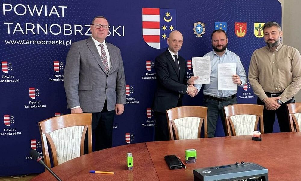 Nowe boisko wielofunkcyjne w Grębowie. Podpisano umowę na inwestycję sportową