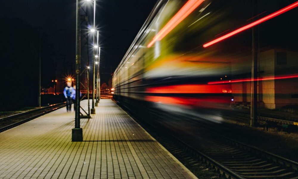 Rzeszów – Warszawa przez Tarnobrzeg czy Lublin? Spór o trasę szybkiej kolei na Podkarpaciu