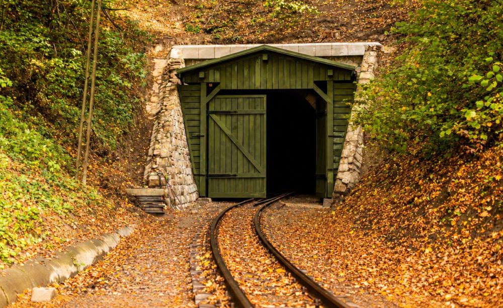 Nowa wiata przy zabytkowym tunelu. Inwestycja ma chronić także nietoperze